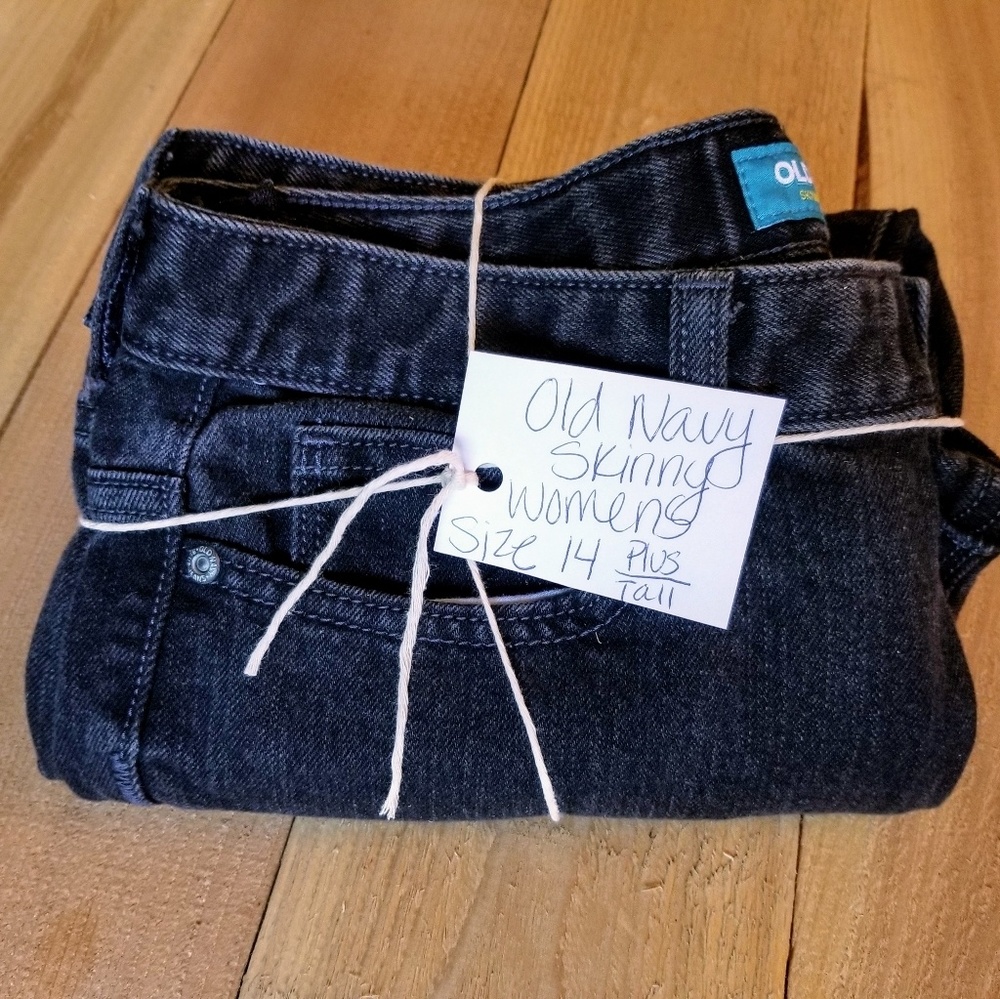 Old Navy women's + size black skinny jeans